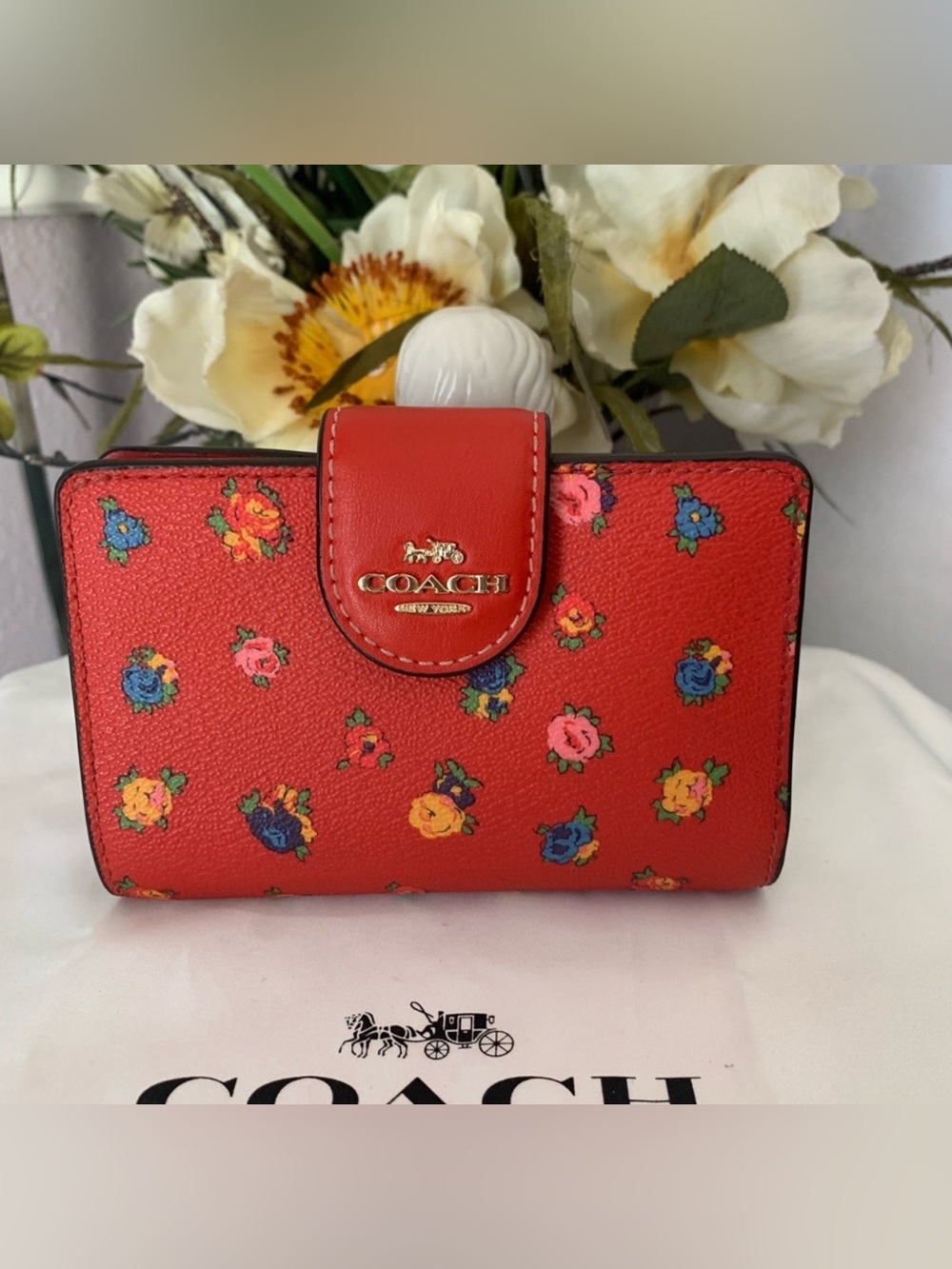 NWOT COACH  MEDIUM CORNER ZIP WALLET WITH MINI VINTAGE ROSE PRINT